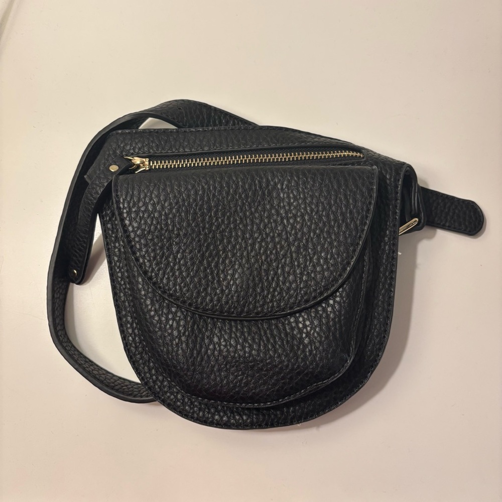 NWOT Bum Bag belt bag crossbody Shiraleah black textured zipper pocket snap